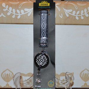 🍂 NWT Avenue Black & White Lanyard